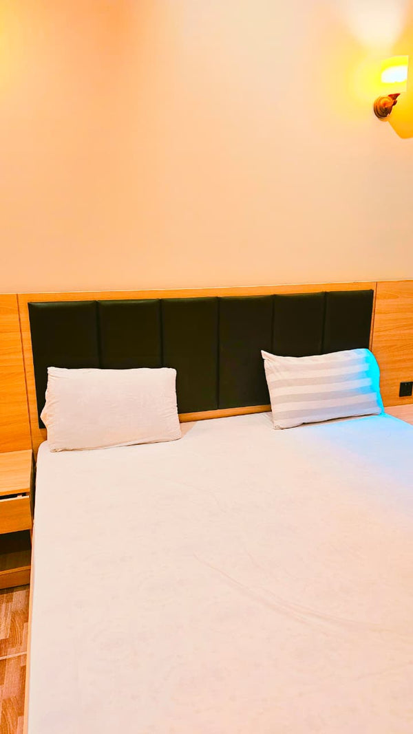 Space-Saving Small Bed Ideal for Apartments and Tight Rooms